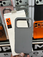 17 Pro Max Spigen Case