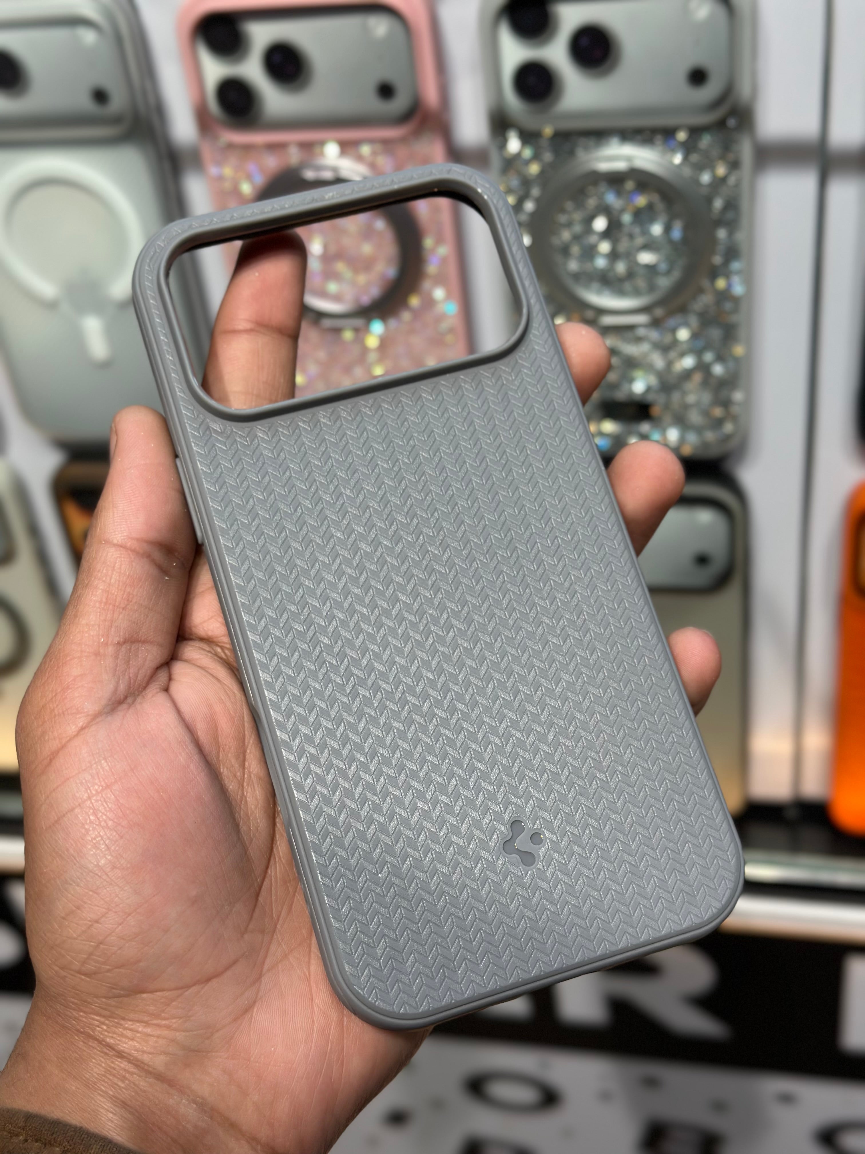 17 Pro Max Spigen Case