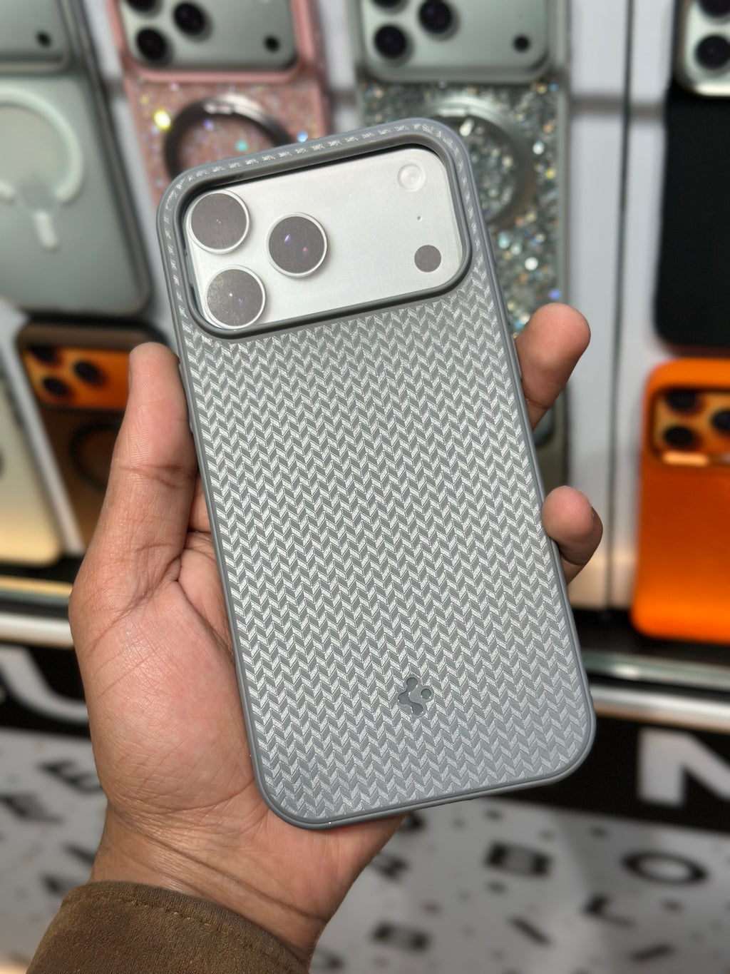 17 Pro Max Spigen Case